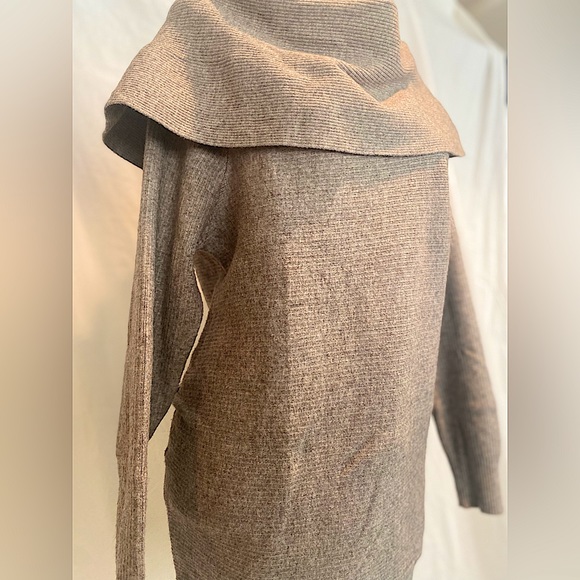 GORGEOUS Seraphin Oatmeal Heather oversized maternity sweater. LIKE NEW. Size M - Picture 3 of 4